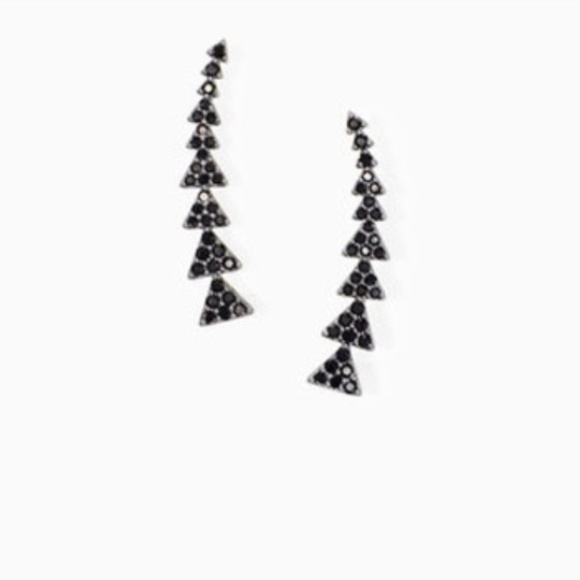 :: Stella & Dot🖤⚔️🖤Black Hematite Pavé Triangle Ear Climbers Rare Retired - Picture 3 of 8